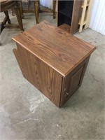 Oak end table with storage and magazine rack