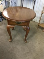 Oak oval end table with drawer