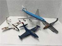 4 Assembled Plastic Plane Models