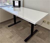 AUTONOMAS 28" X 55" ELECT. TABLE DSK