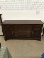 Ethan Allen Dresser with 8 Drawers and Storage