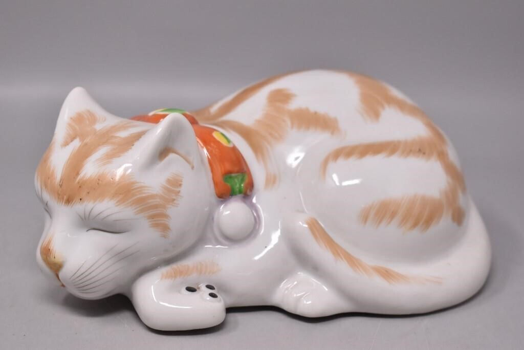 Japanese Kutani Porcelain Sleeping Cat Figurine | Live and Online ...