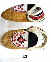 CREE BEADED CHILDS MOCCASINS