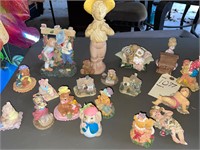 LARGE LOT OF SMALL FIGURINES