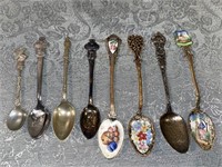 C2- 8 decorative spoons