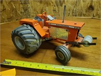 Allis-Chalmers D21 Pulling Tractor