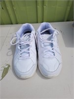 NEW BALANCE TENNIS SHOES, SIZE 8, GENTLY WORN