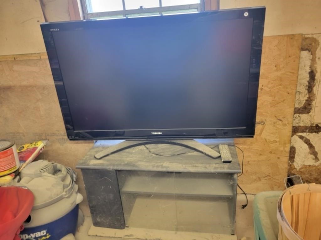 Flat Screen TV w/ Stand