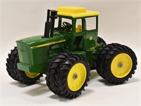 Custom 1/16 Ertl John Deere 7520 4wd Tractor