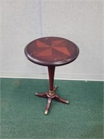 DECORATIVE ROUND PLANT STAND/SIDE TABLE W/ BRASS