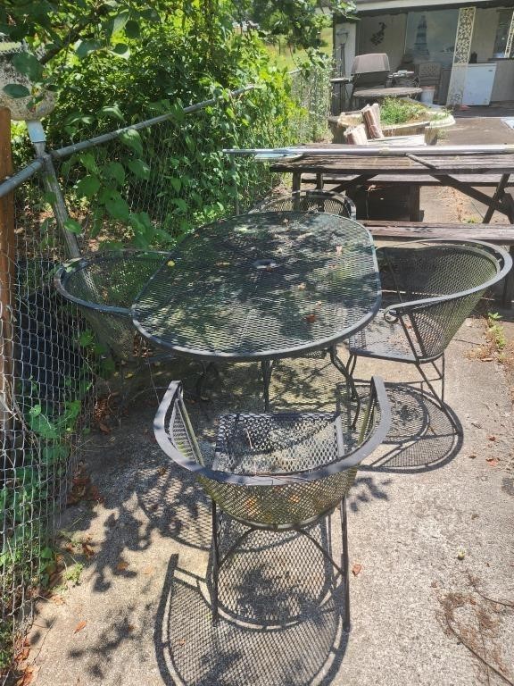 Oval black metal patio set 59x29x38