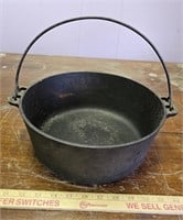 Puritan #9 479 Cast Iron Dutch Oven- Needs