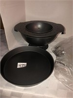 Pot and pie pan