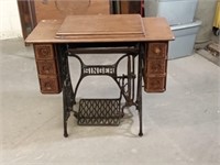 antique 6 drawer Singer sewing machine cabinet