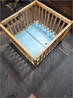 VINTAGE WOODEN CHILD'S PLAY PEN