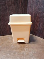 VINTAGE PINK HARTIN PLASTIC BABY DOLL DIAPER PAIL