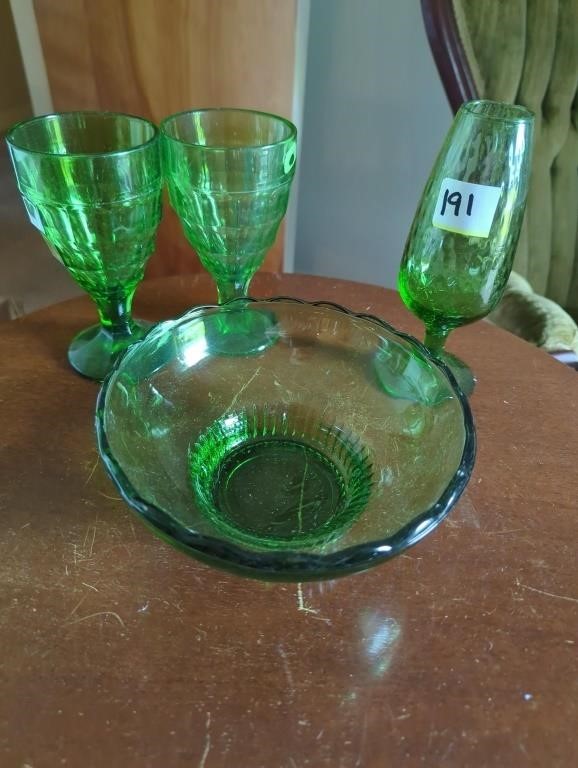 4 pc green glassware.  Goblets and bowl