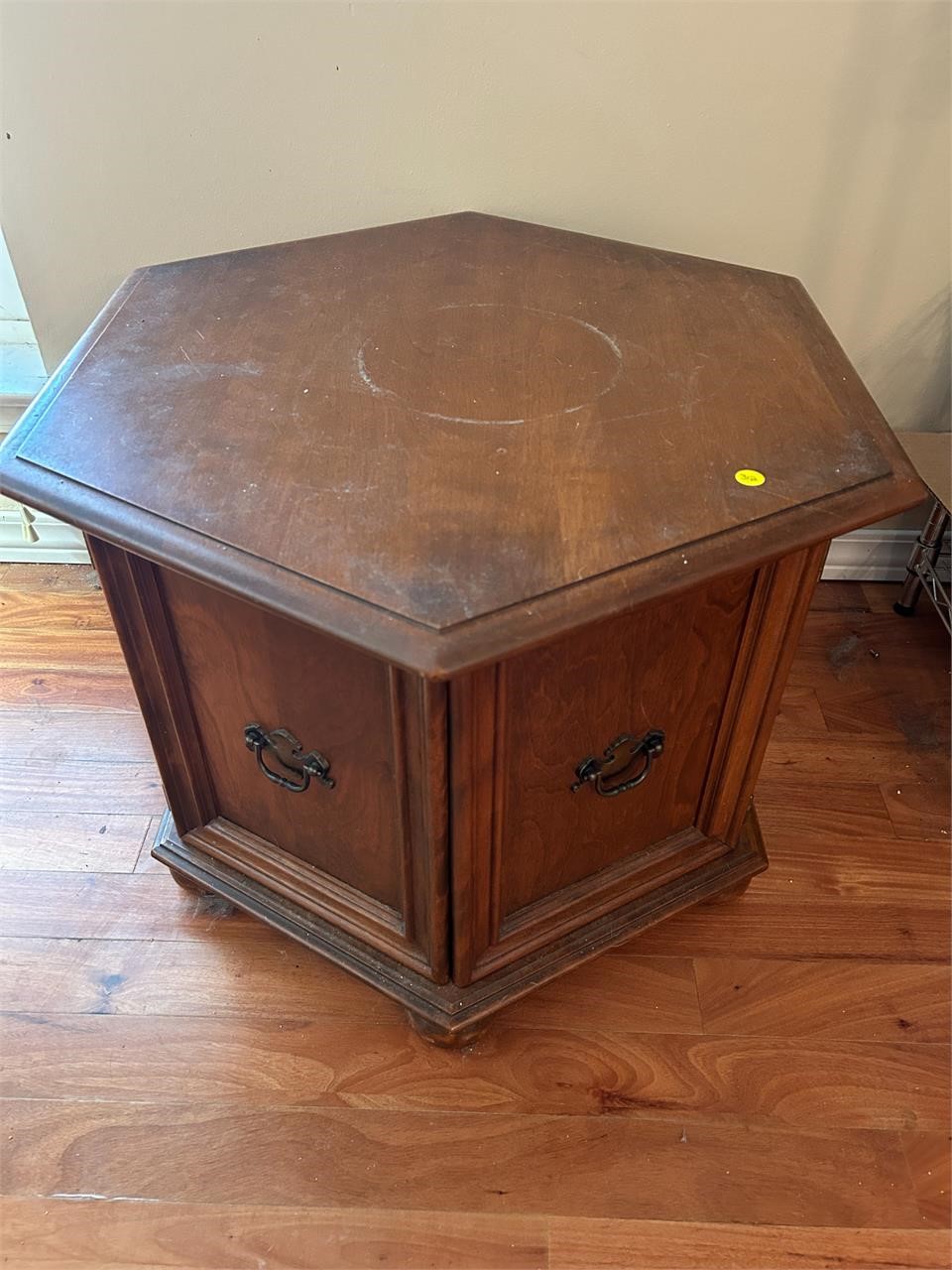 Vintage Oval End Table w/Storage
