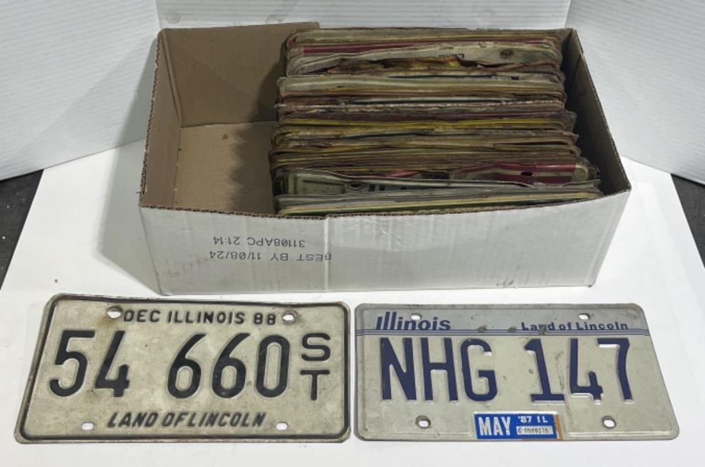 (DK) Lot Of Vintage Illinois License Plates.