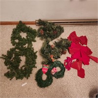 CHRISTMAS GARLANDS & BOWS