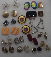 34 COSTUME JEWELRY CLIP ON EARRINGS