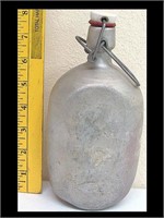 UNKNOWN ALUMINUM WATER BOTTLE WITH WHITE