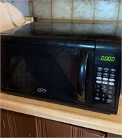 Oster Microwave WORKS