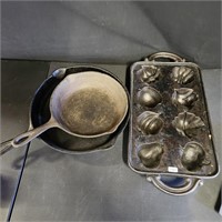 2 Cast Iron pans, Cast Iron Muffin Cornbread Mold