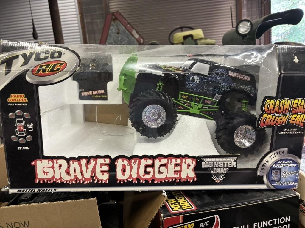 tyco r/c grave digger truck with remote