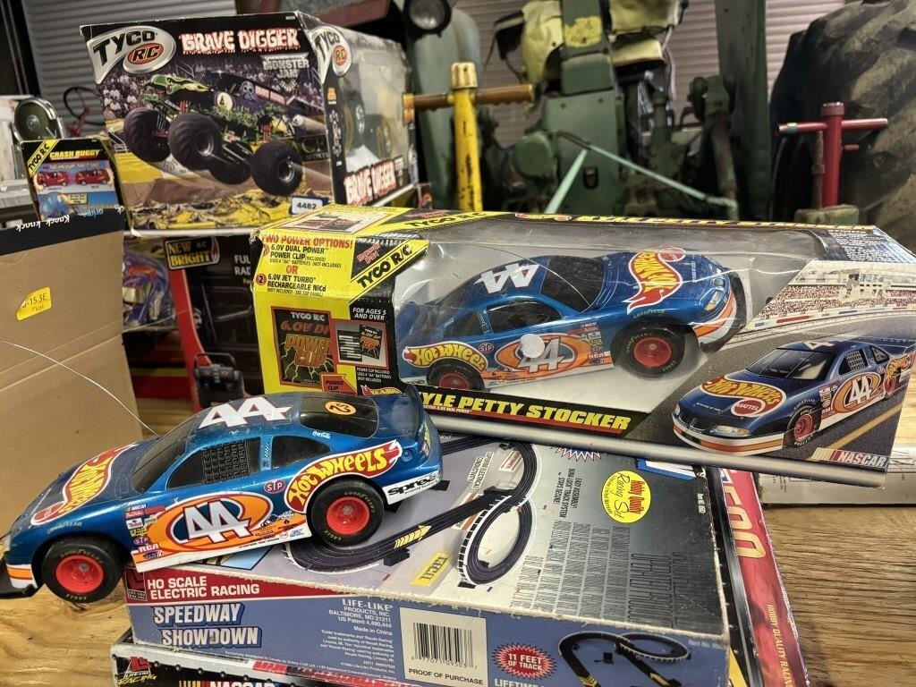 tyco r/c kyle petty no 44 car , remote,extra car