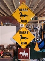 Horse X-ing signs (3) lgst 22" x 22"
