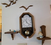 Ingraham regulator wall clock, 2 shelves with