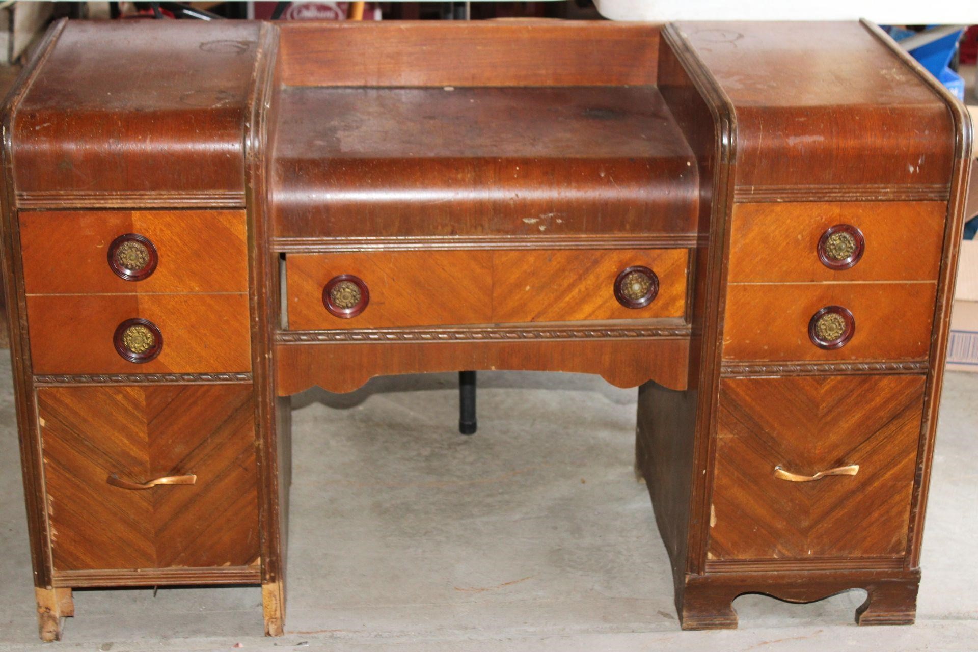 44 W X 27 H X 18 D VINTAGE DRESSING TABLE