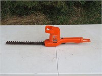 B & D 110V ELECTRIC HEDGE TRIMMER WORKING