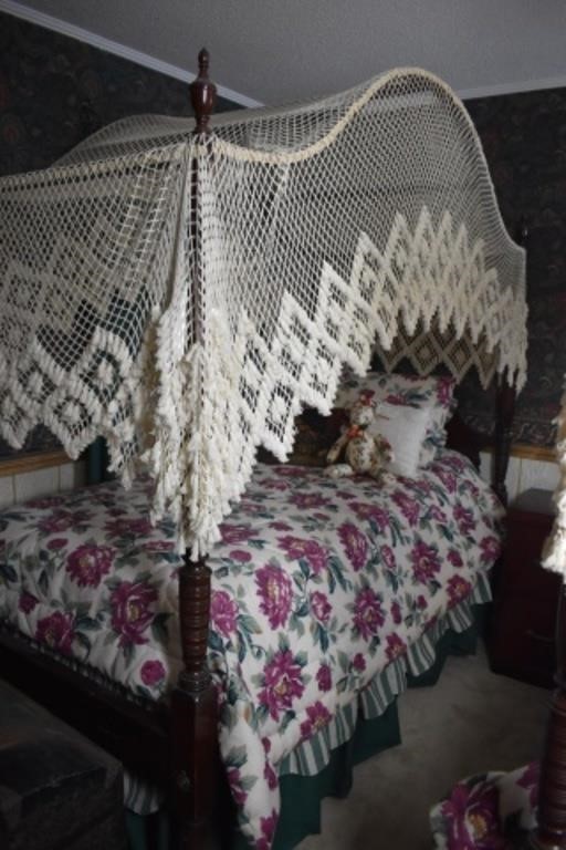 Twin Mahogany Bed w Canopy