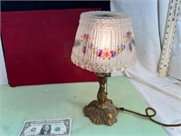 *VTG. TABLE/DESK LAMP CRACK IN SHADE - PRETTY