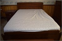 Full Bed w Mattress Set