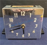 Mastercrafters toasty toaster clock with toast