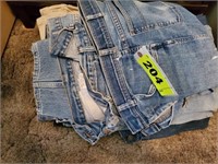 LOT PREOWNED MENS JEANS 32 32