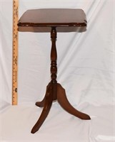 VINTAGE TILT-TOP CANDLESTAND