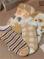 New 5 pairs of women's BEE theme ankle socks.
