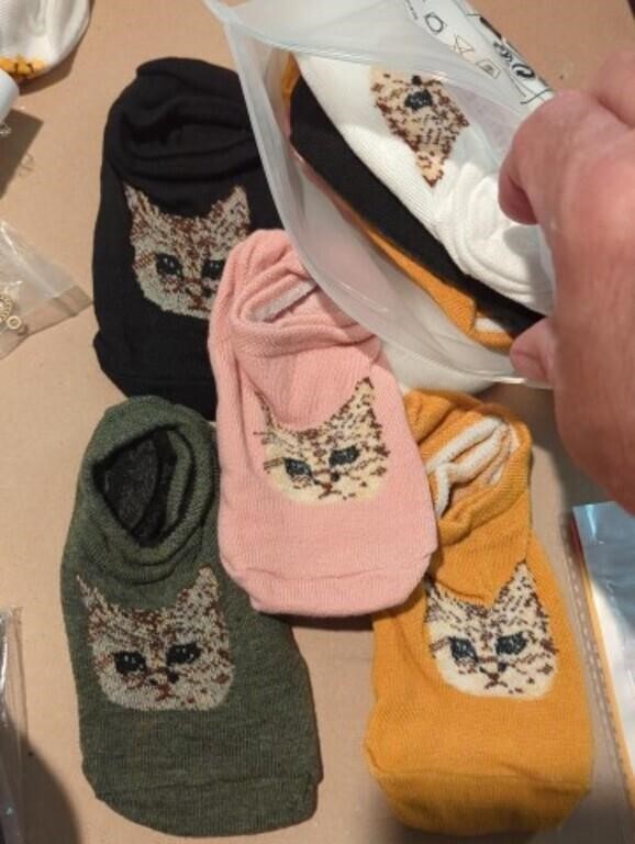 New 10 pairs of kitten kids socks. New in