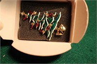 Avon Christmas Tree Pin in original box