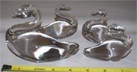 Vtg Duncan Miller Art Glass Swan Family w/4.5"