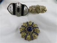 3 ASSORTED BROOCHES