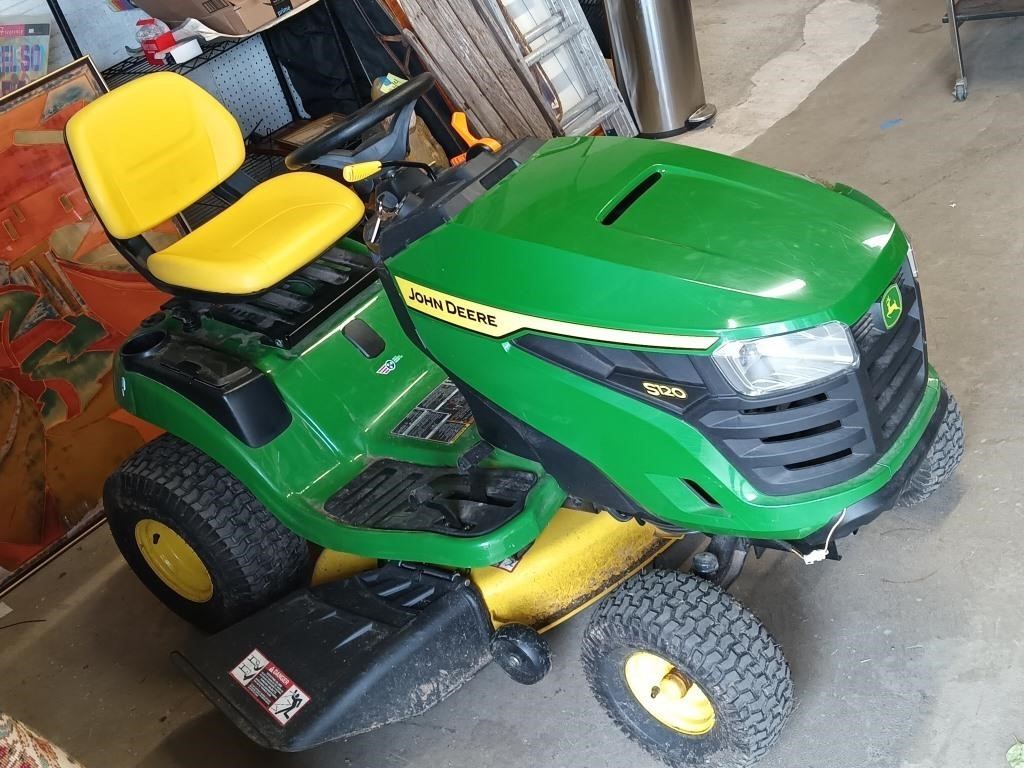 John Deere S120 Riding Mower very good condition