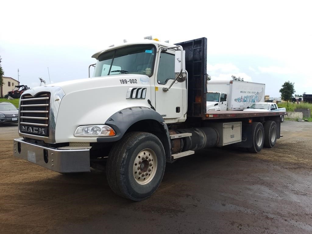 2007 Mack Granite T/A Flat Deck Truck