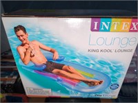 Intex Pool Lounge