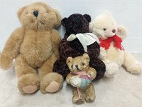 Lot of teddy bears(4)