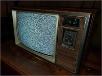 Vintage 19" Zenith System 3 TV - WORKS!